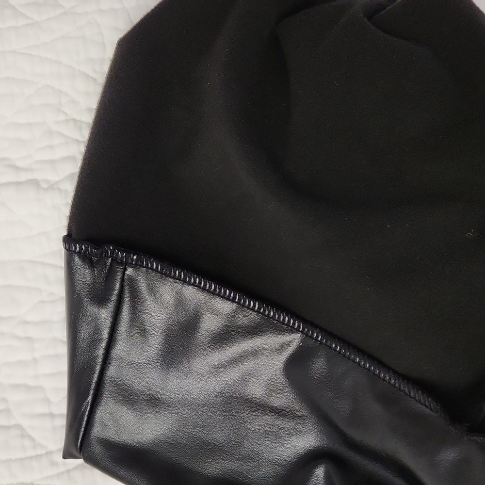 CLIV HIGH WAISTED FAUX BLACK LEATHER LEGGINGS. - Picture 5 of 9